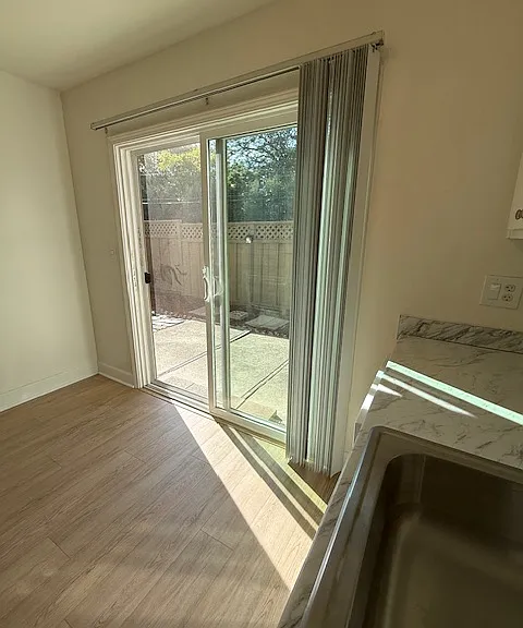 Ming Tree Apartments — Photo 8