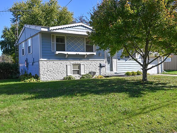 5th image of 1100 Bahama Dr