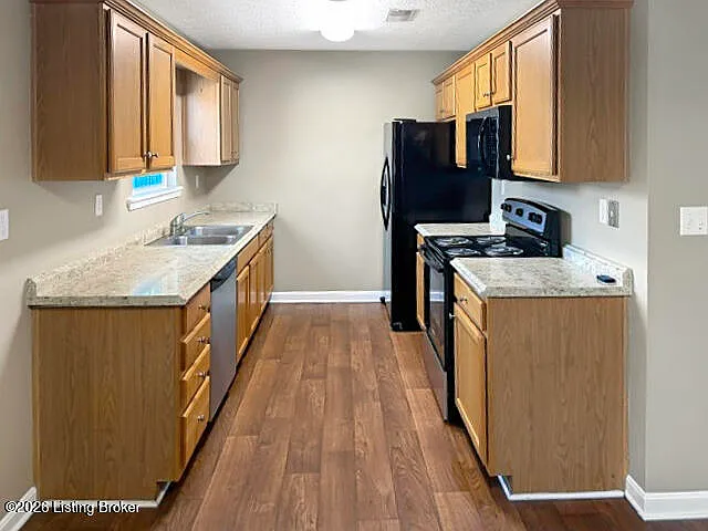 3 bed, 2.0 bath, 1361 sqft, $1,800 — Photo 4
