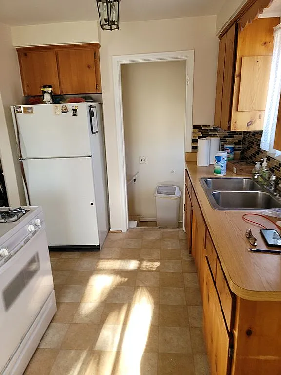 14091 Knox Ave photo 1