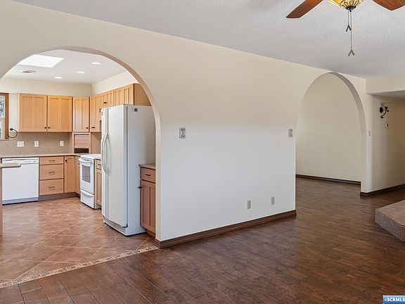 5th image of 509 E Cain Dr