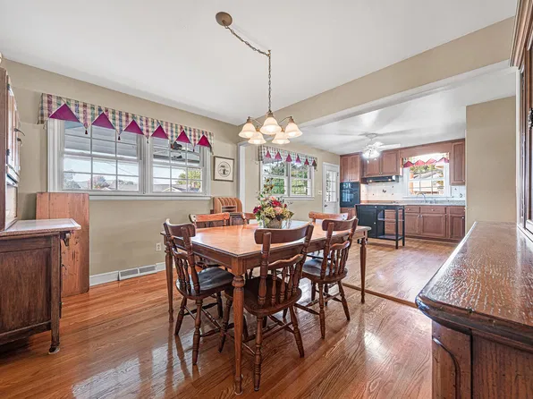 347 Howard Dr, Salem, VA 24153