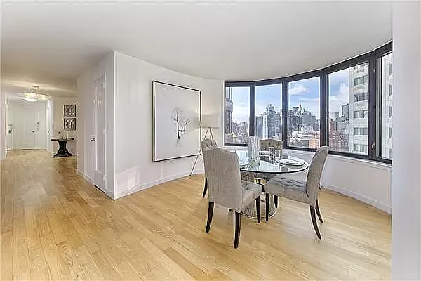 Rented by R New York | media 19