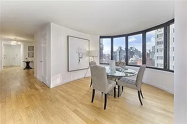 Rented by R New York