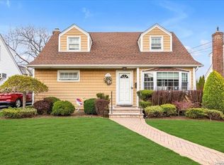 15 Alliance St, Valley Stream, NY 11580