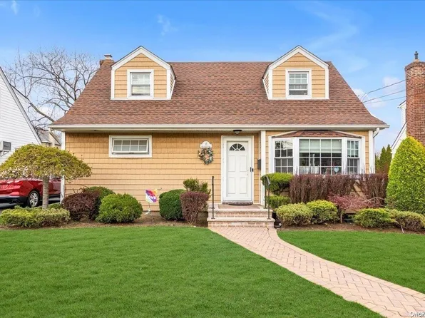 15 Alliance Street, Valley Stream, NY 11580