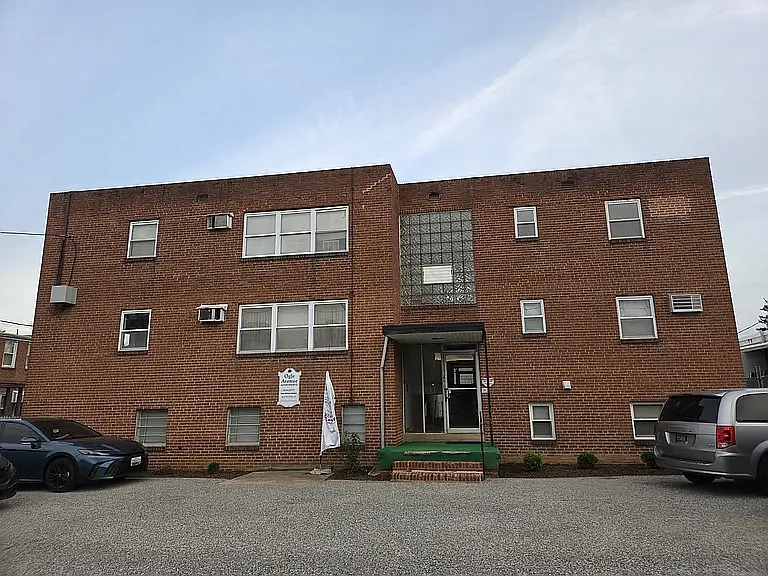 100 N Ogle Ave #3 — Photo 13