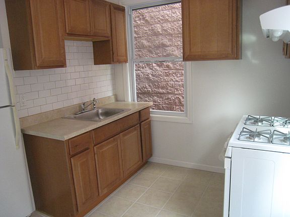 2nd image of 2965 Brighton 7 St