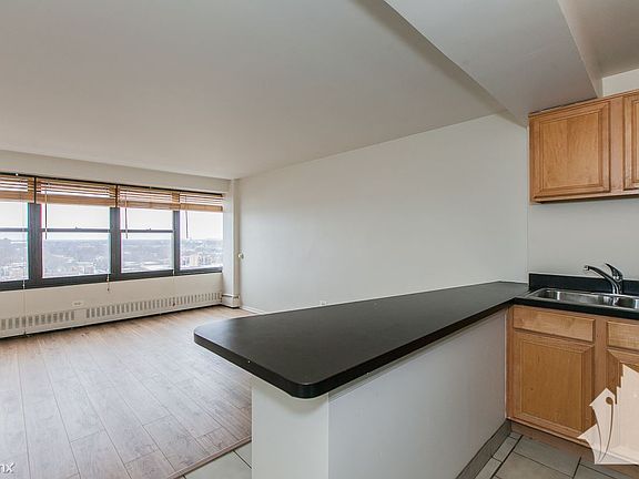 2018_04_16_6030_N_Sheridan_Unit_1505_ENHANCED_06