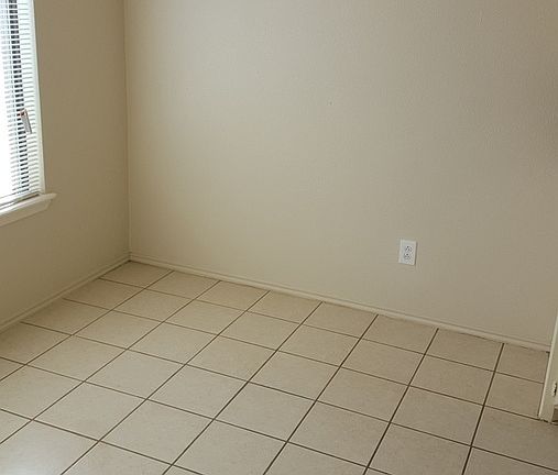5th image of 9612B Elmwood Ave