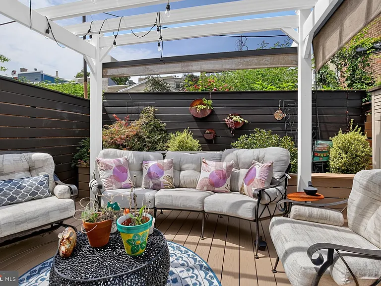2328 E Fletcher St — Photo 3