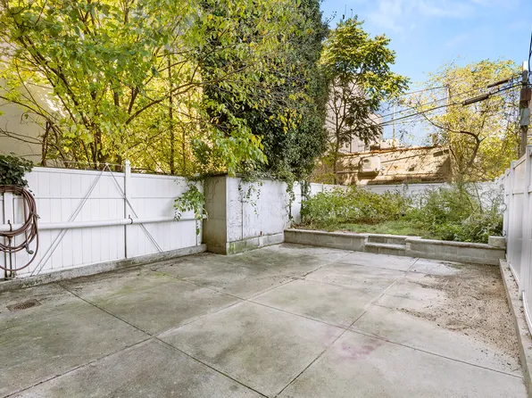 1437 Lincoln Place image 4 of 11