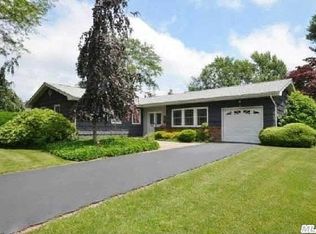 22 Long Bow Ln, Commack, NY 11725