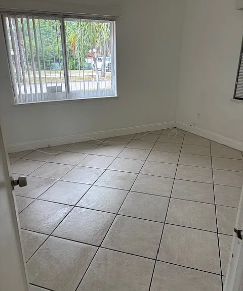 1003 N 17COURT #1-3 — Photo 2