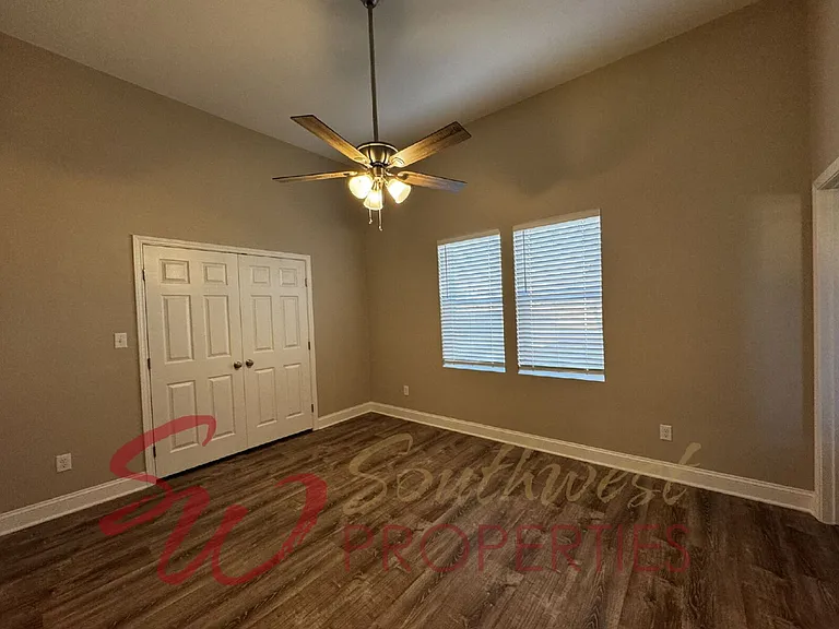 939 W Frey St — Photo 14