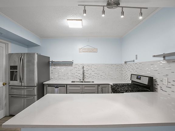 4th image of 304 Peachtree Forest Dr