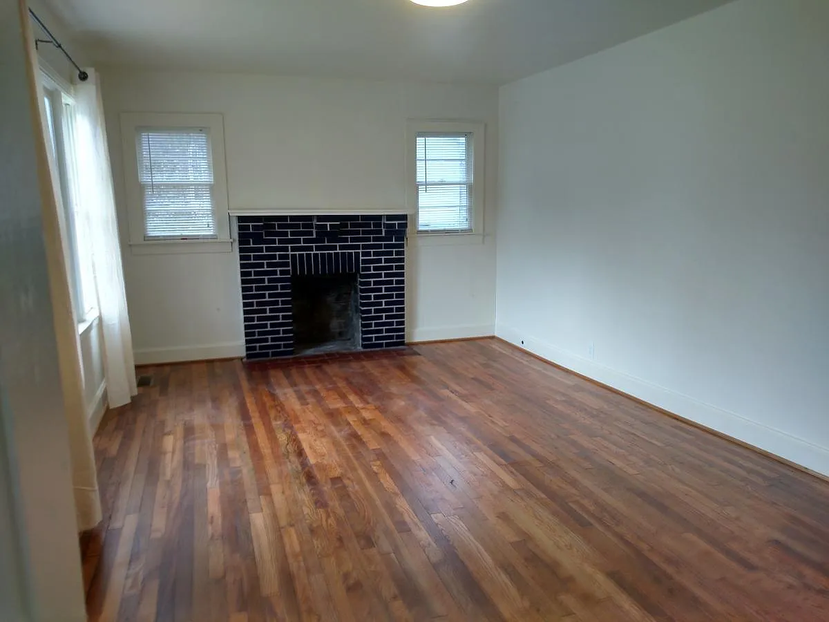 3 bed, 1054 sqft, $1,950 — Photo 4