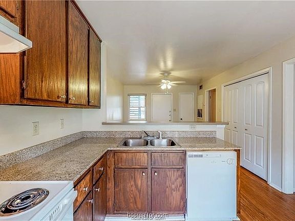 3rd image of 317 Manuel Dr Unit A