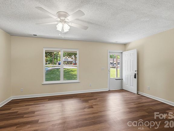3rd image of 612 Welsh Ave