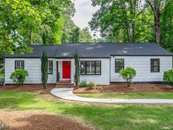 1125 Strathmore Cir, Winston Salem, NC 27104