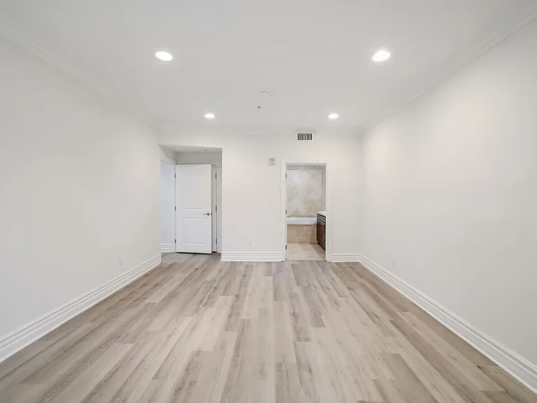 2306 Fox Hills Dr #103 — Photo 25