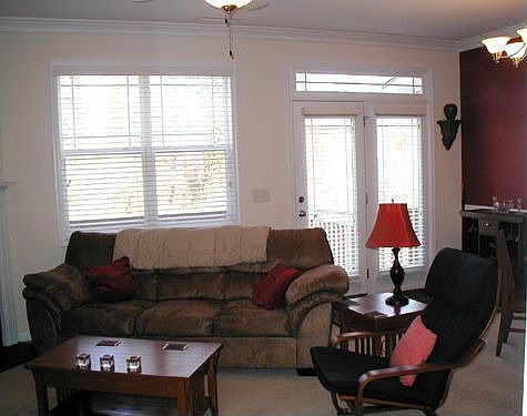 Living Room has gas fireplace