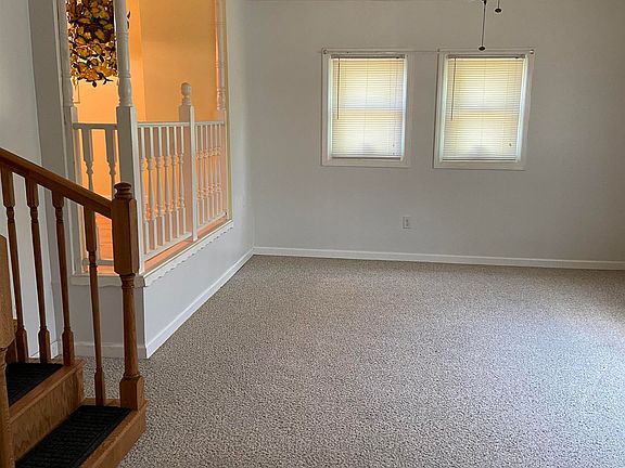 3rd image of 623 W Fulton St