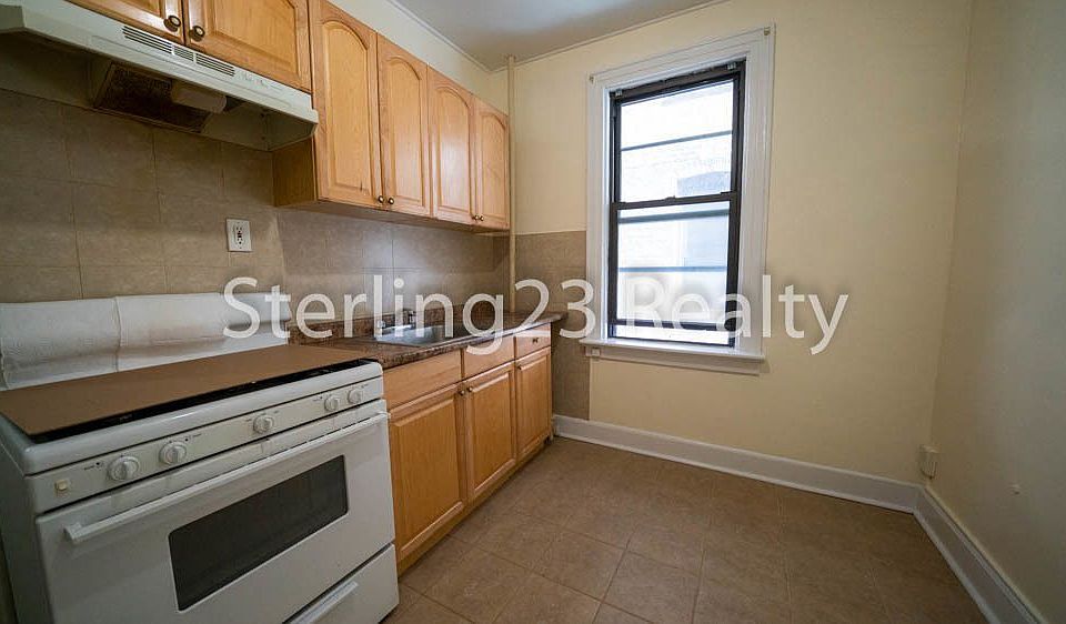 1st image of 2651 30th St APT 1F