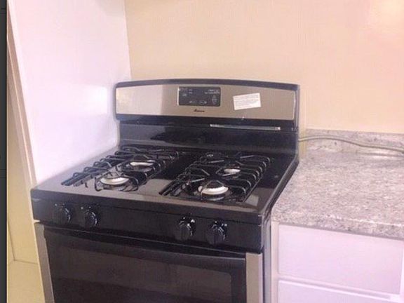 3rd image of 440 N Mentor Ave