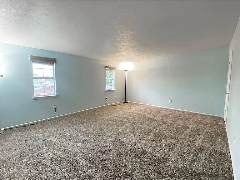 1316 Dunbarton Dr — Photo 17