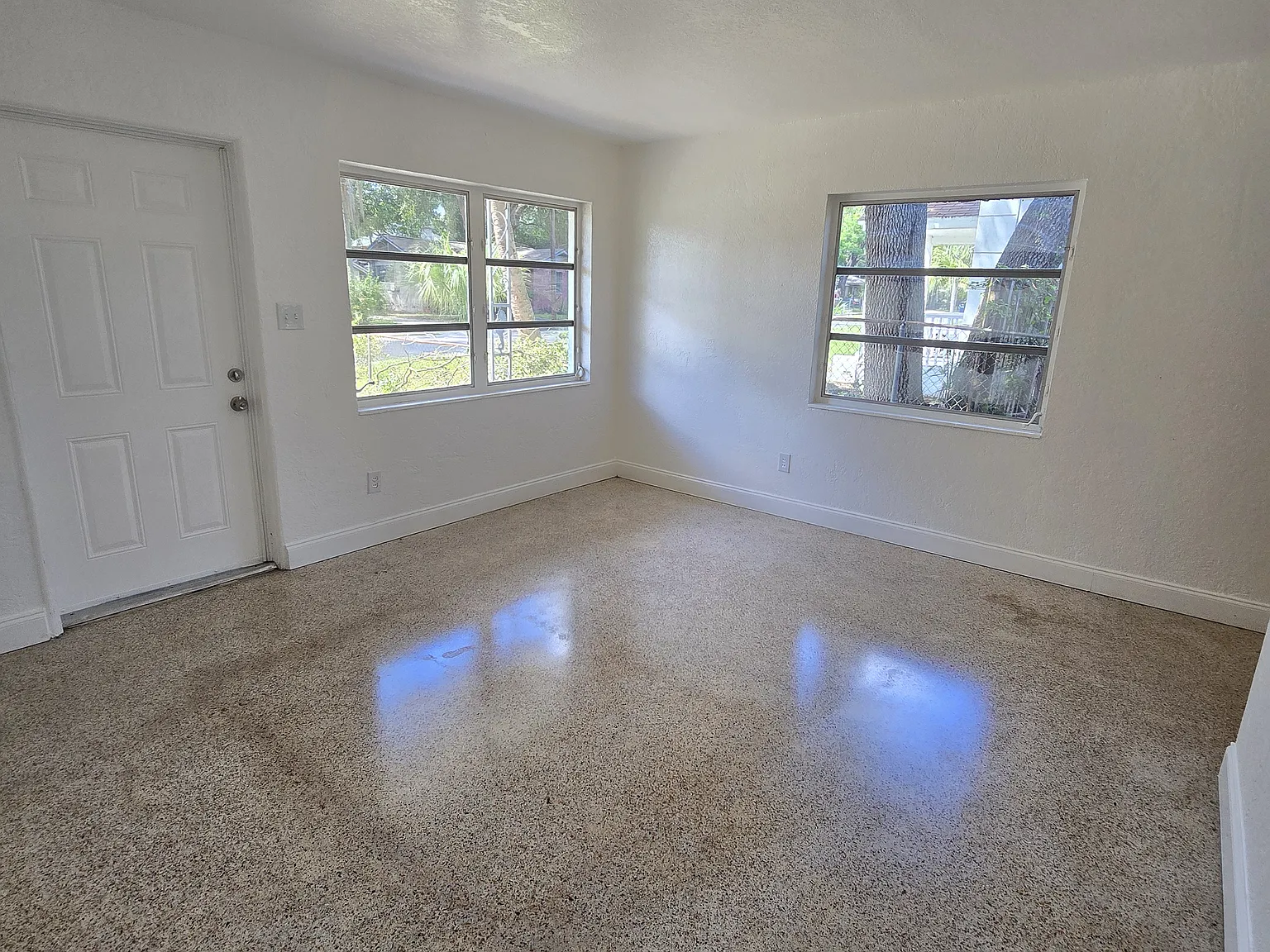 3 bed, 1000 sqft, $2,395 — Photo 3