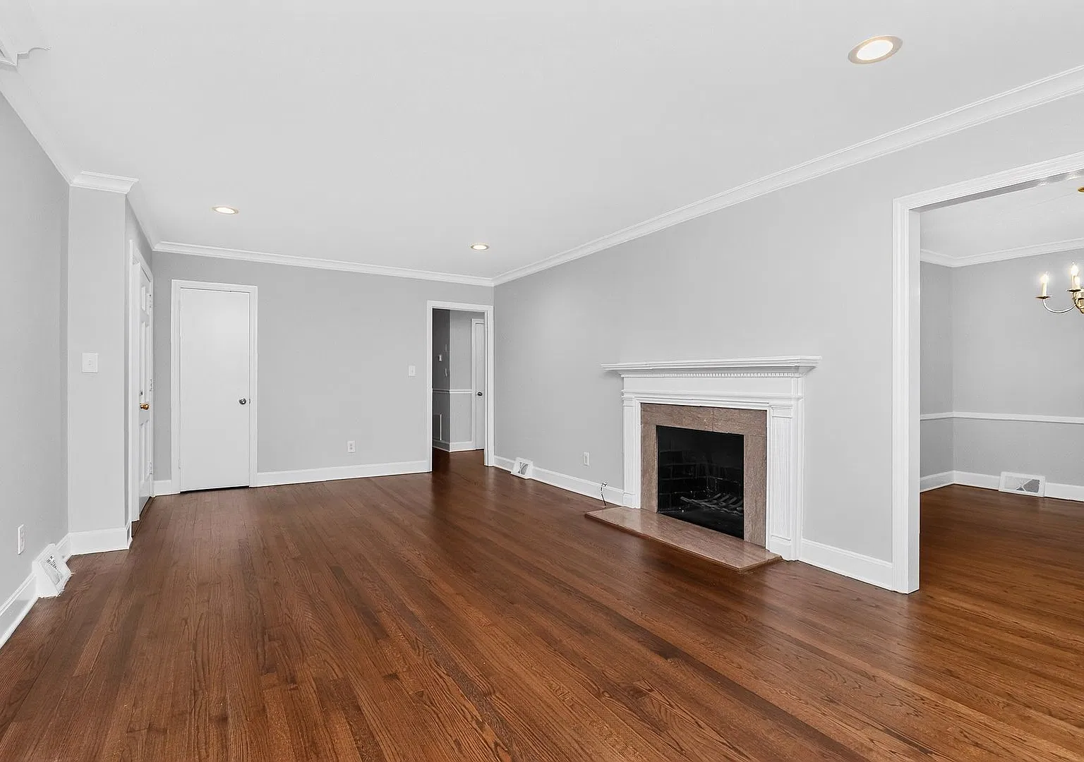Lovely Three Bedroom Duplex in Myers Park! — Photo 3