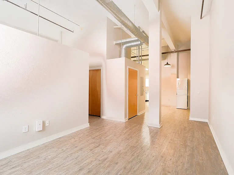 920 Broadway Blvd — Photo 4
