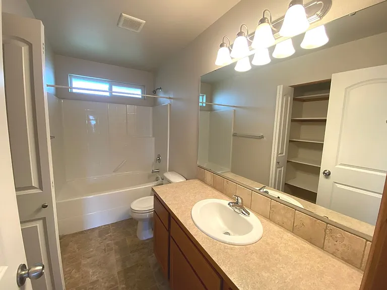 403 E Windsor Ct — Photo 15