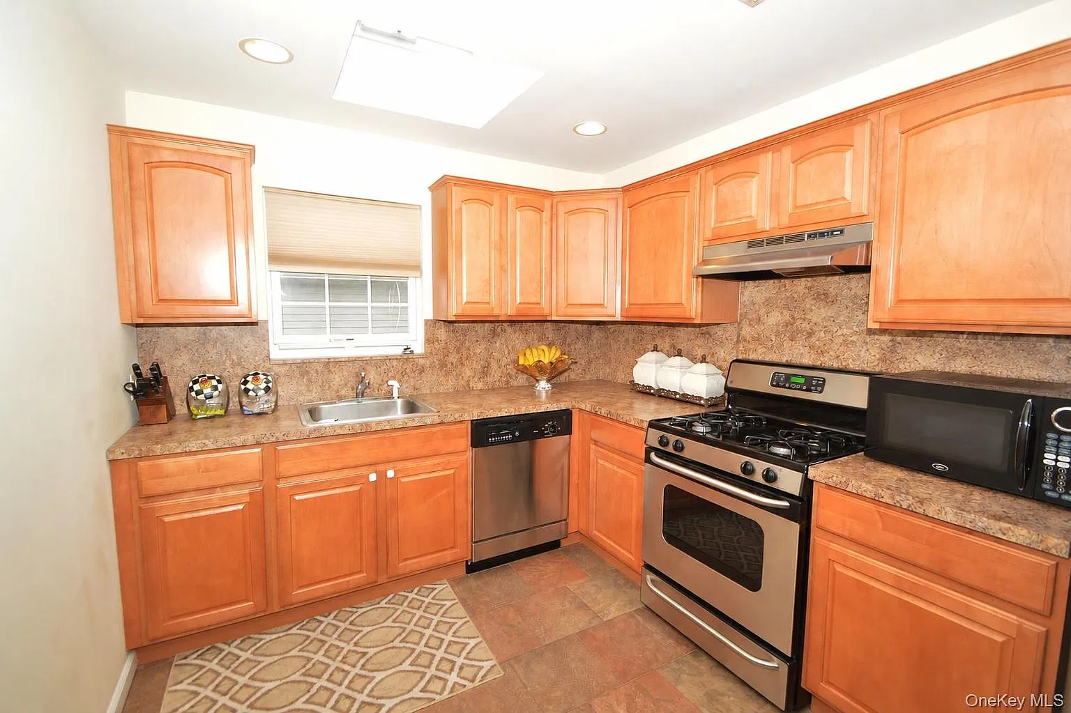2 bed, 2.0 bath, 1200 sqft, $3,800 — Photo 4