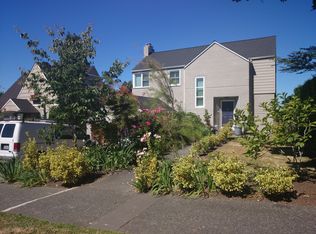 2569 W Viewmont Way W, Seattle, WA 98199