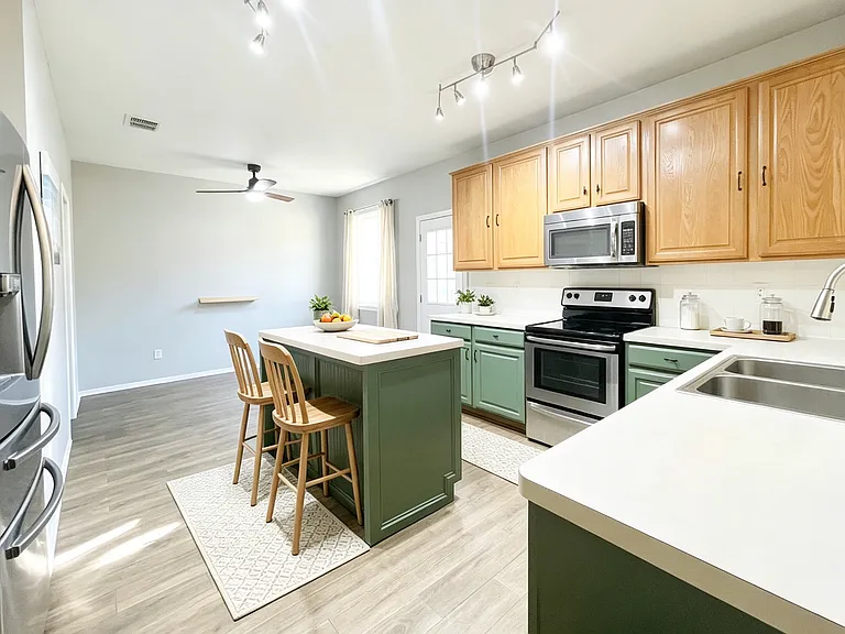 2401 Joliet Pl — Photo 10