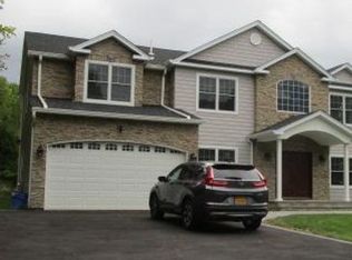 10 Cedar St, Syosset, NY 11791