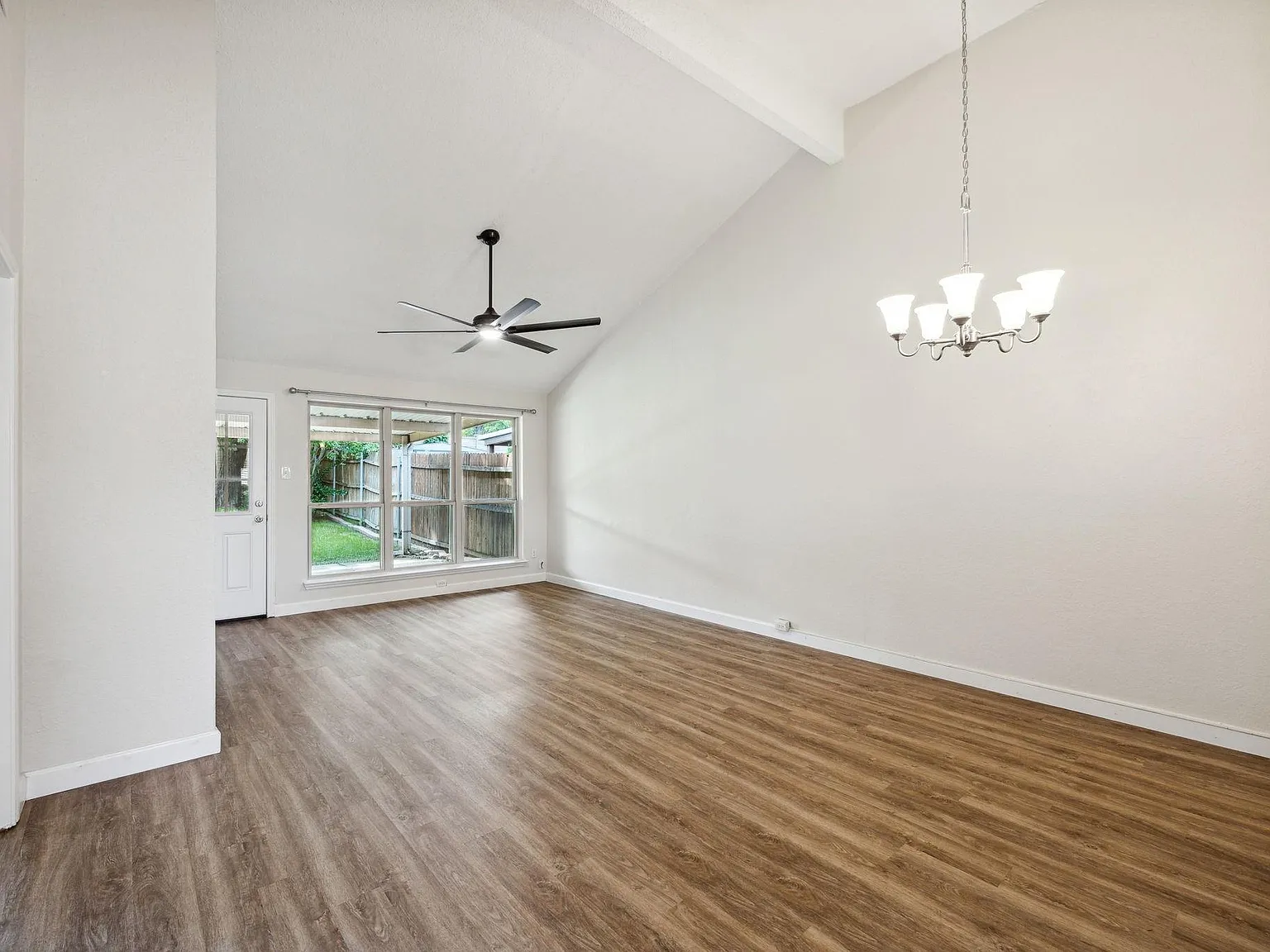 3 bed, 1294 sqft, $2,095 — Photo 3