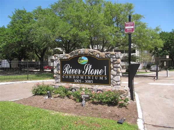 3015 Walnut Bend Ln APT 22, Houston, TX 77042