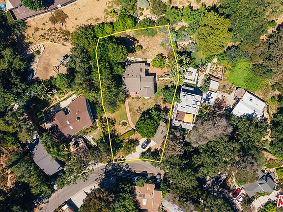3rd image of 8983 Wonderland Ave