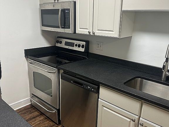 3rd image of 104-C Riverbend Cmns