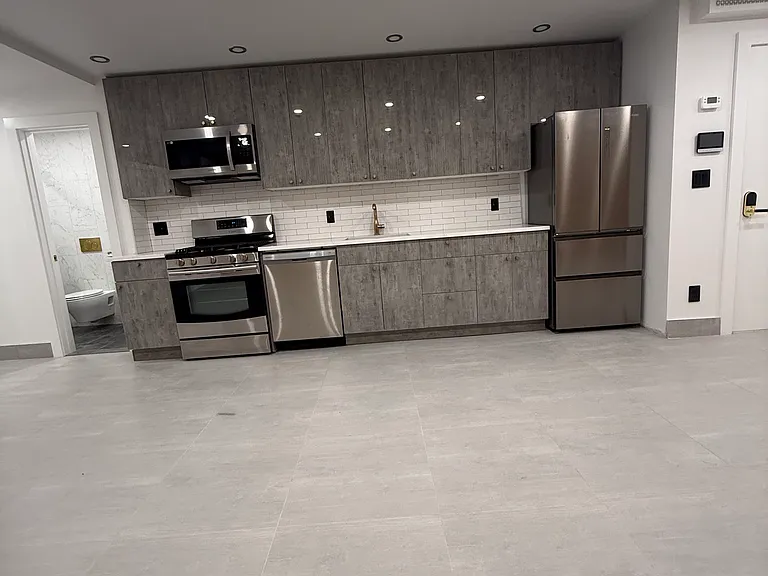 6082 Catalpa Ave — Photo 2