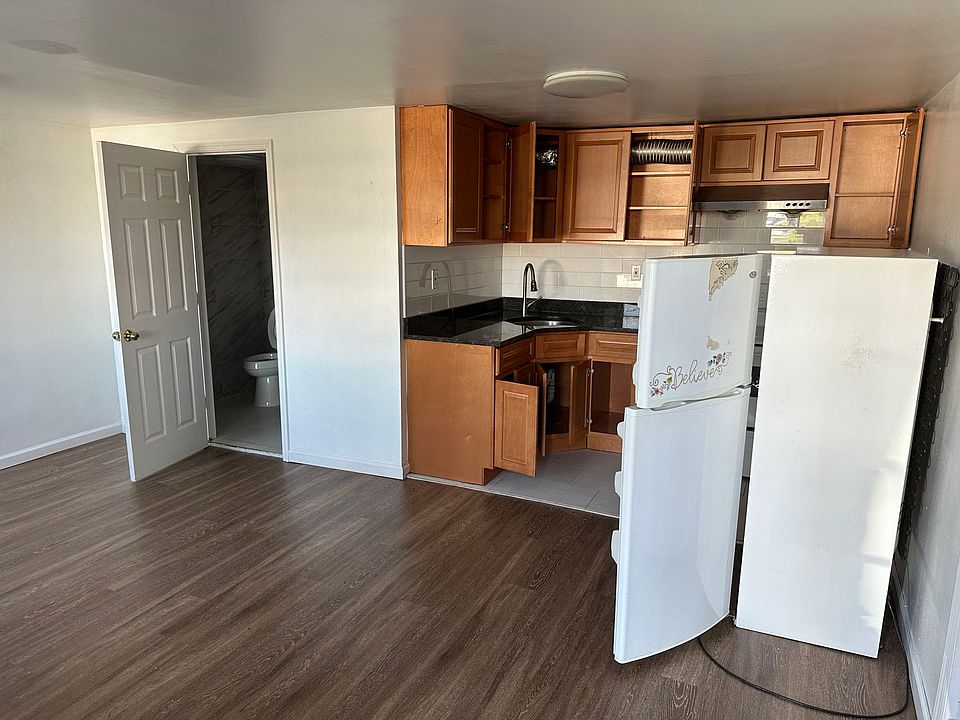 2nd image of 3301 Sheffield Ave