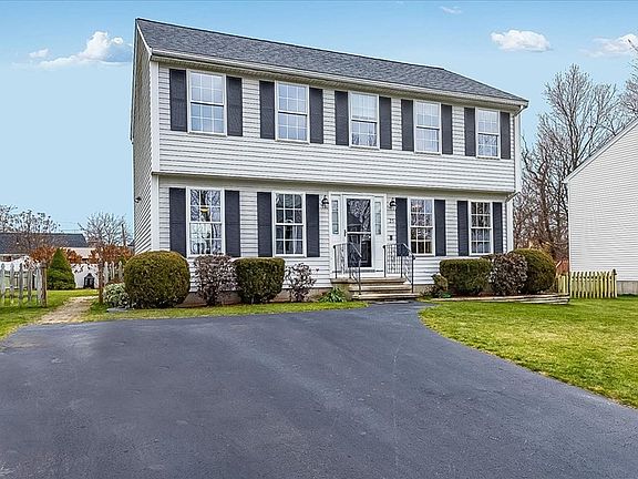 2nd image of 25 Cheryl Lee Ln