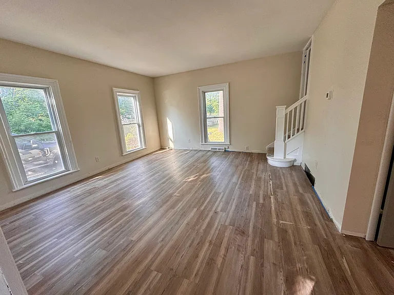 7246 Tonawanda Creek Rd — Photo 10
