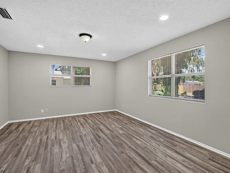 417 Pine Ave — Photo 4
