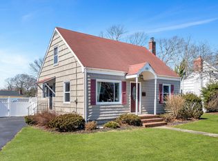 20 Bieselin Rd, Bellport, NY 11713