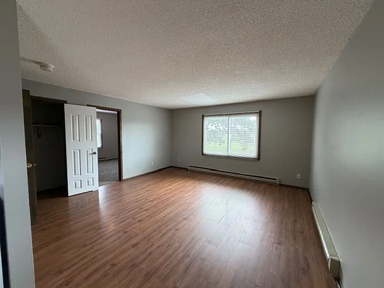 1212 Meridian Heights Dr — Photo 2