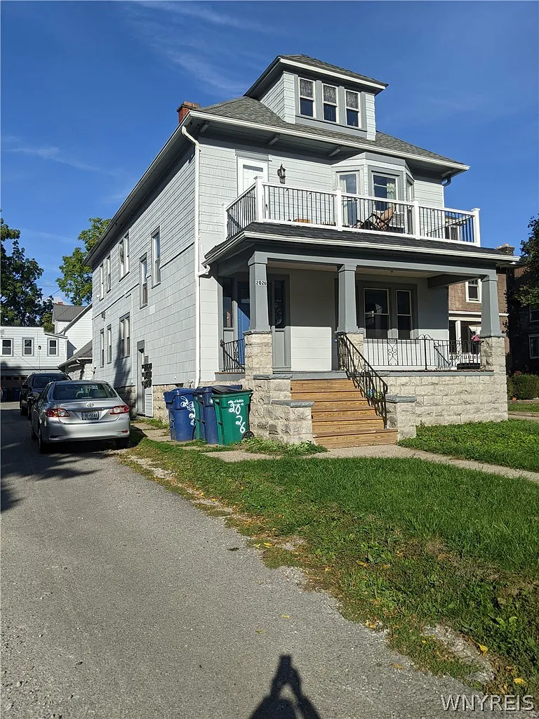 3 bed, 1.0 bath, 1400 sqft, $1,550 — Photo 2